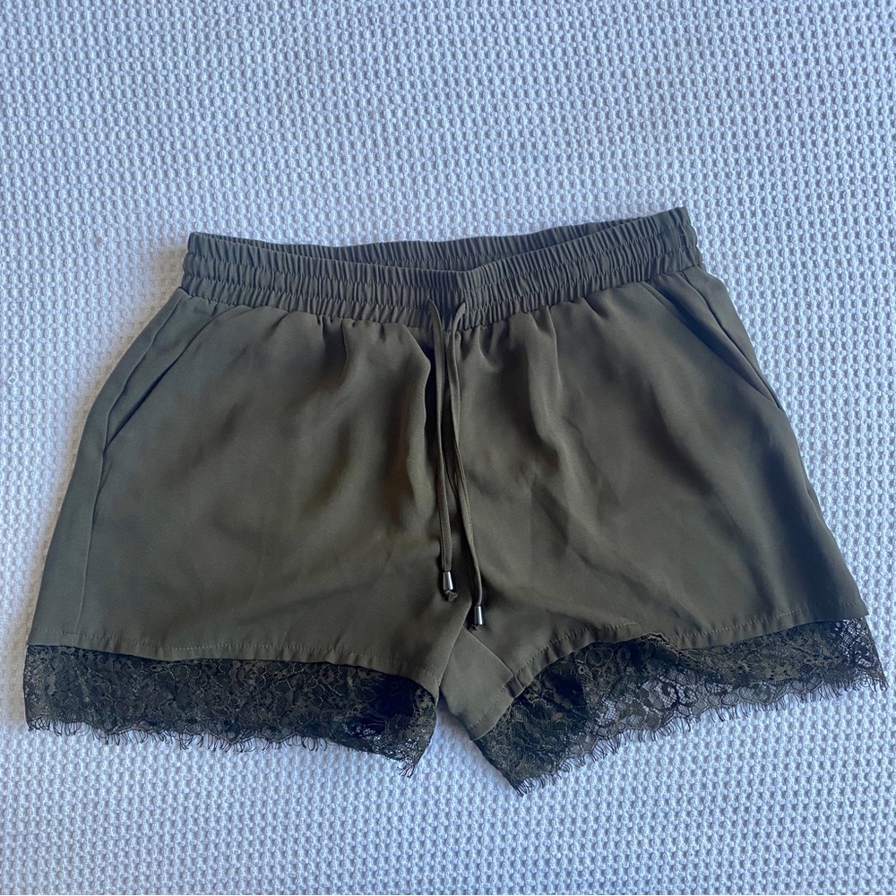 Lace trim shorts